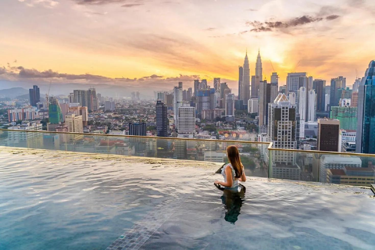 Regalia Luxury Skypool Hostel 吉隆坡